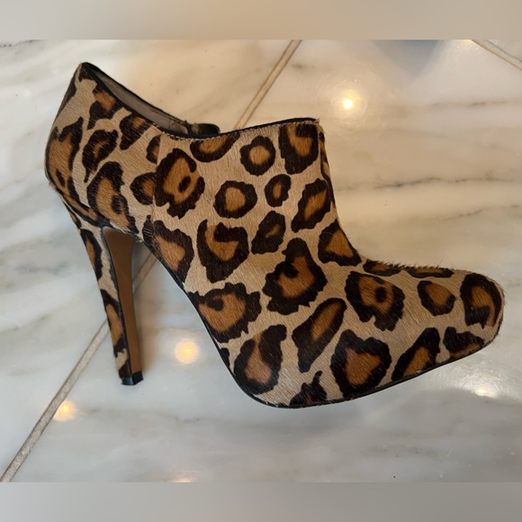 Leopard Sam Edelman bootie heels - Picture 3 of 3